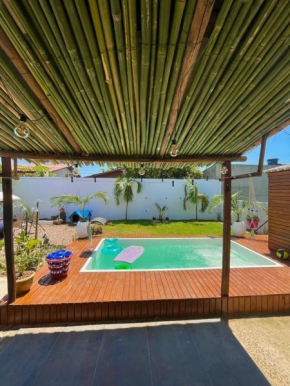 Casa de Praia, alto padrão, estilo industrial, 50 metros do mar.